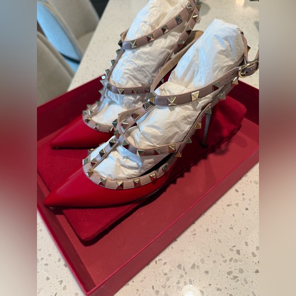 Valentino Garavani Iconic red rockstud  heels size 40.5 - Picture 9 of 15